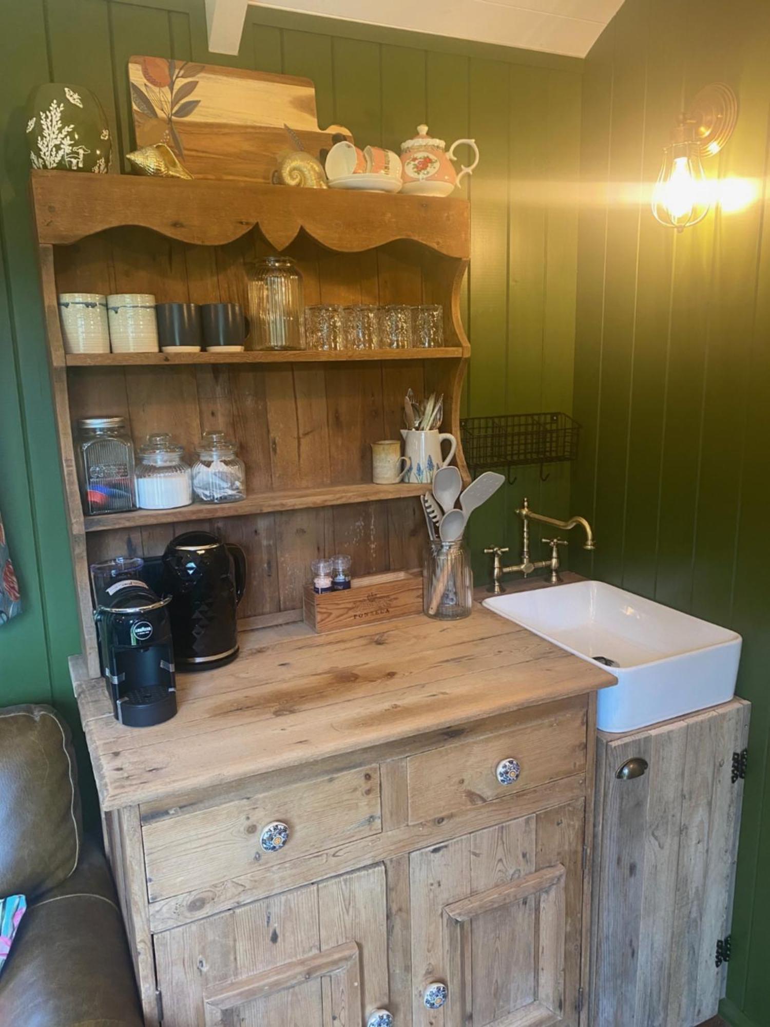 The Goose Nest Luxury Lakeside Shepherd Hut In Cardinham Woods, Cornwall Екстер'єр фото